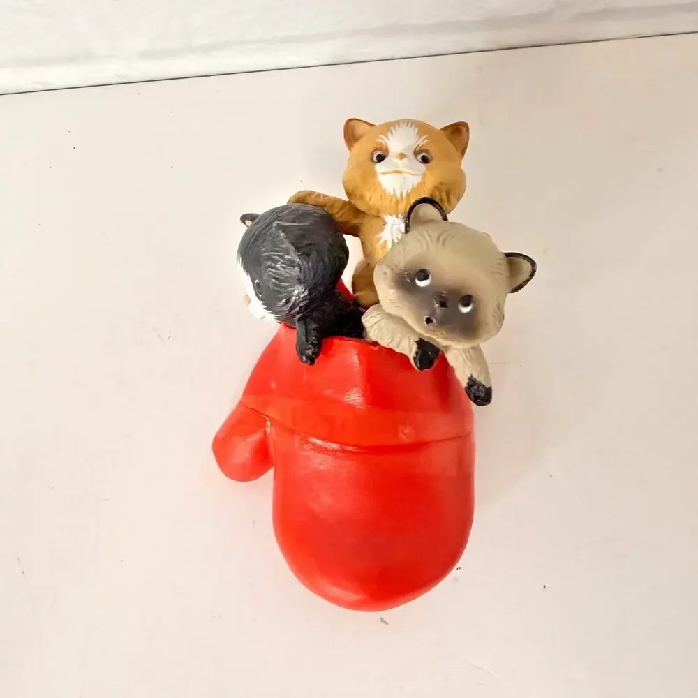 Vintage Hallmark Ornament 3 Kittens in Mitten Christmas 1984 Nursery Rhyme